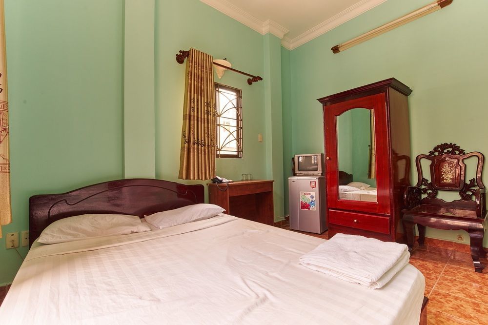 Ha Vy Hotel Ho Chi Minh City Exterior photo