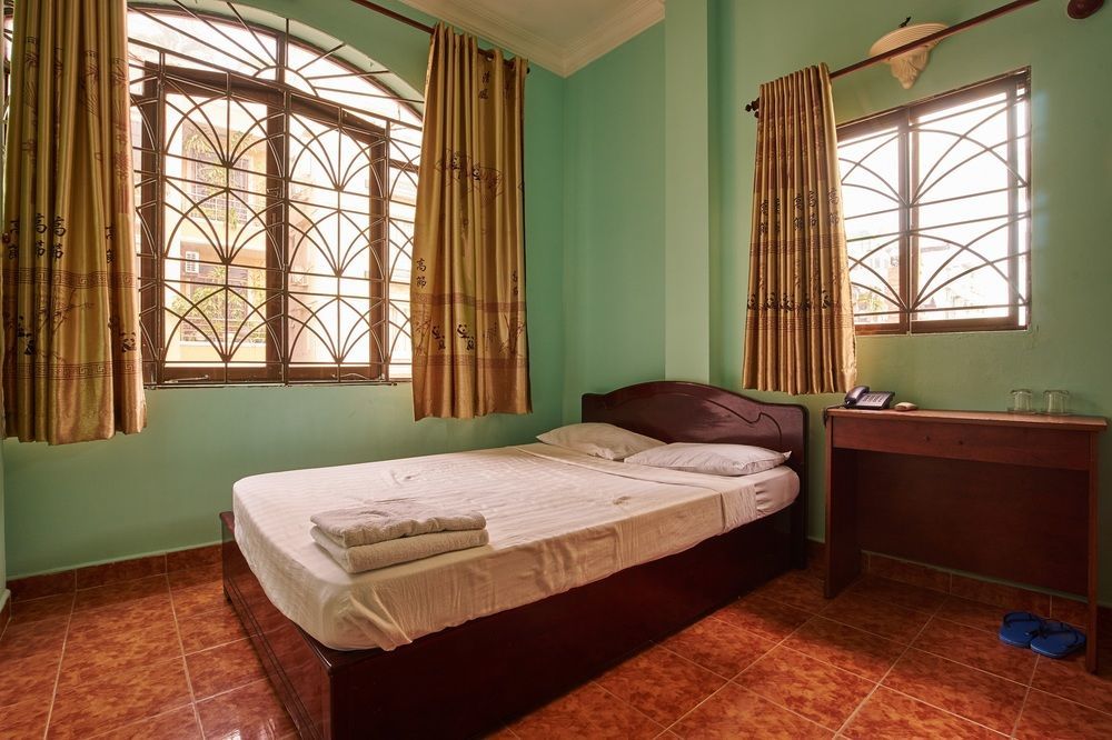 Ha Vy Hotel Ho Chi Minh City Exterior photo