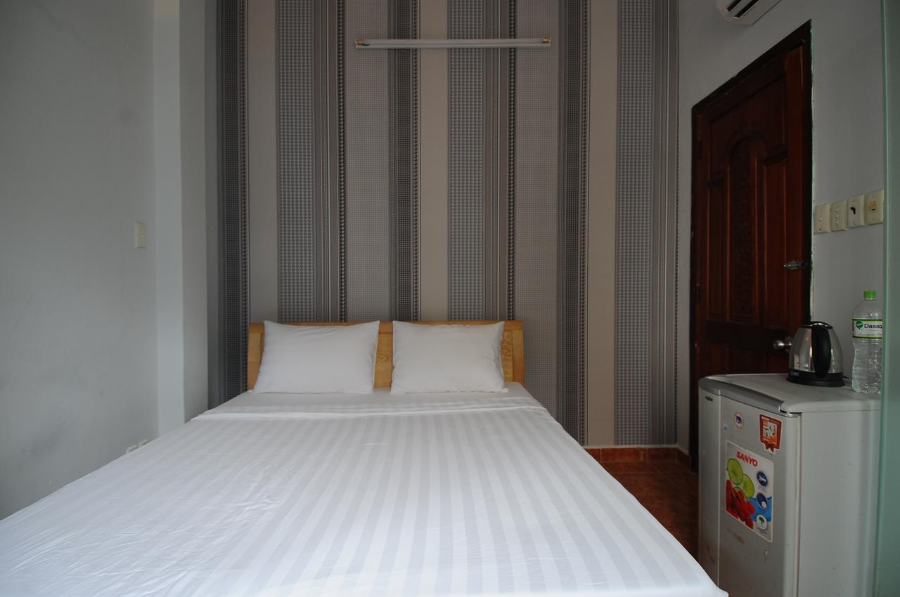 Ha Vy Hotel Ho Chi Minh City Exterior photo