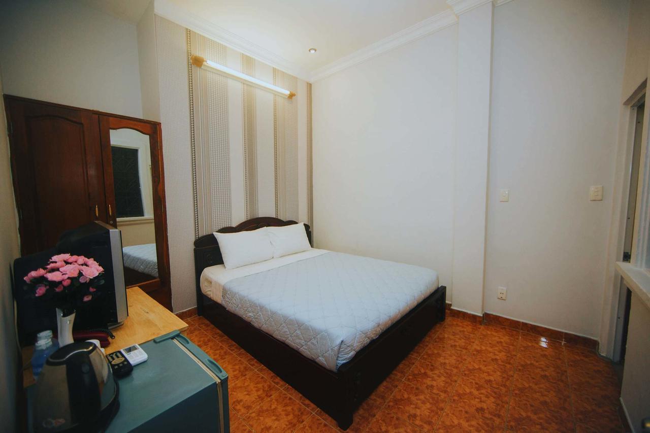Ha Vy Hotel Ho Chi Minh City Exterior photo