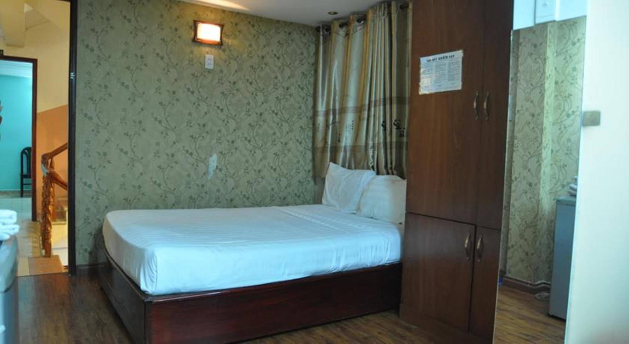 Ha Vy Hotel Ho Chi Minh City Exterior photo