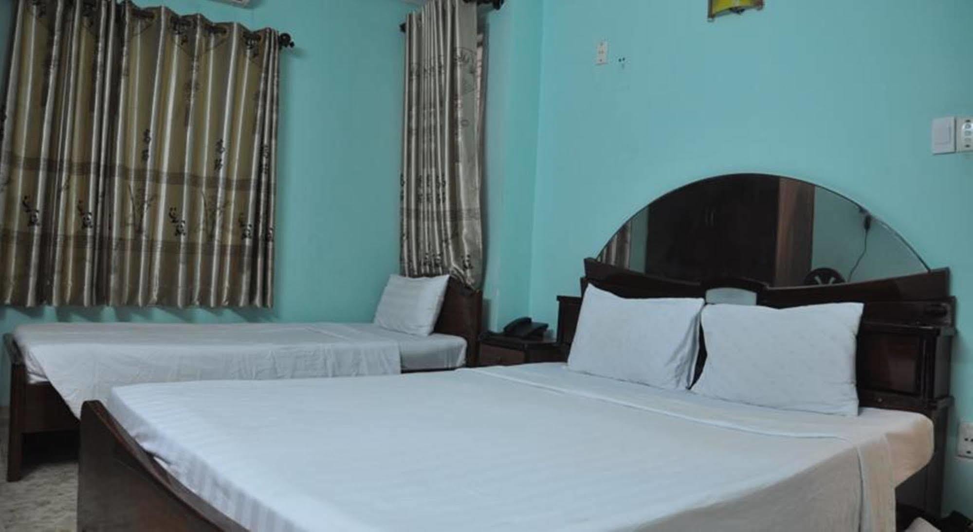 Ha Vy Hotel Ho Chi Minh City Exterior photo