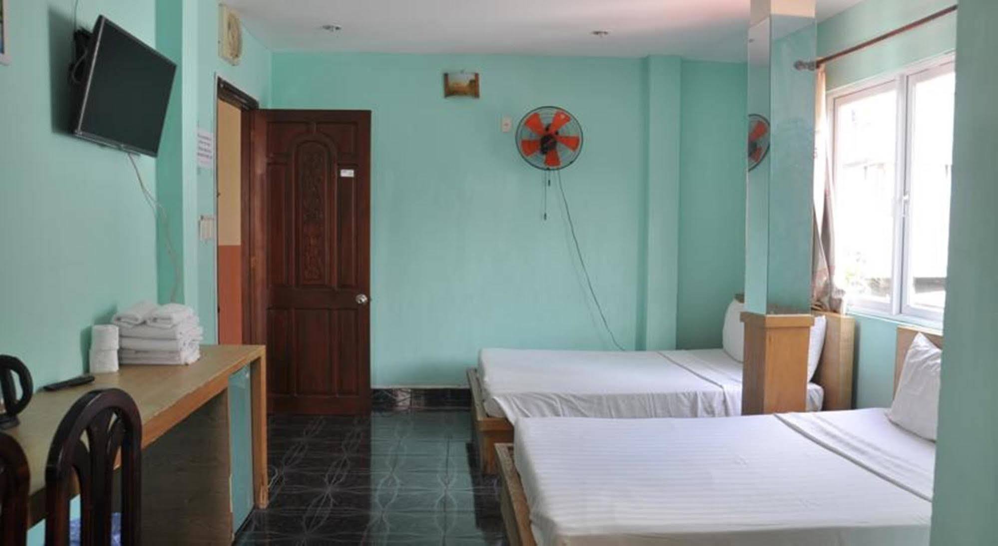 Ha Vy Hotel Ho Chi Minh City Exterior photo