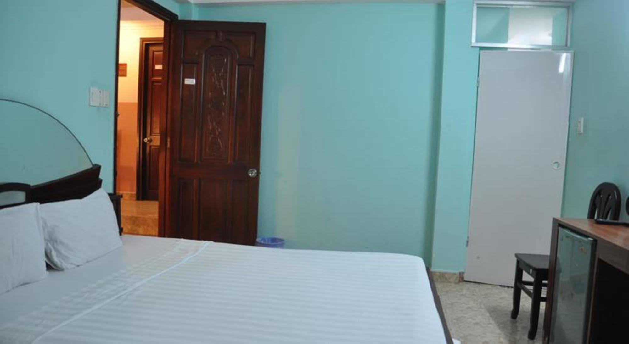 Ha Vy Hotel Ho Chi Minh City Exterior photo