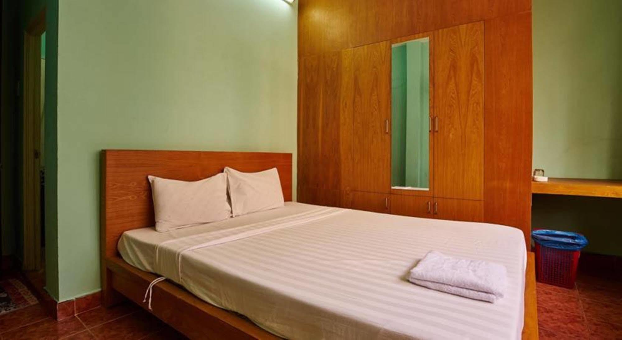 Ha Vy Hotel Ho Chi Minh City Exterior photo