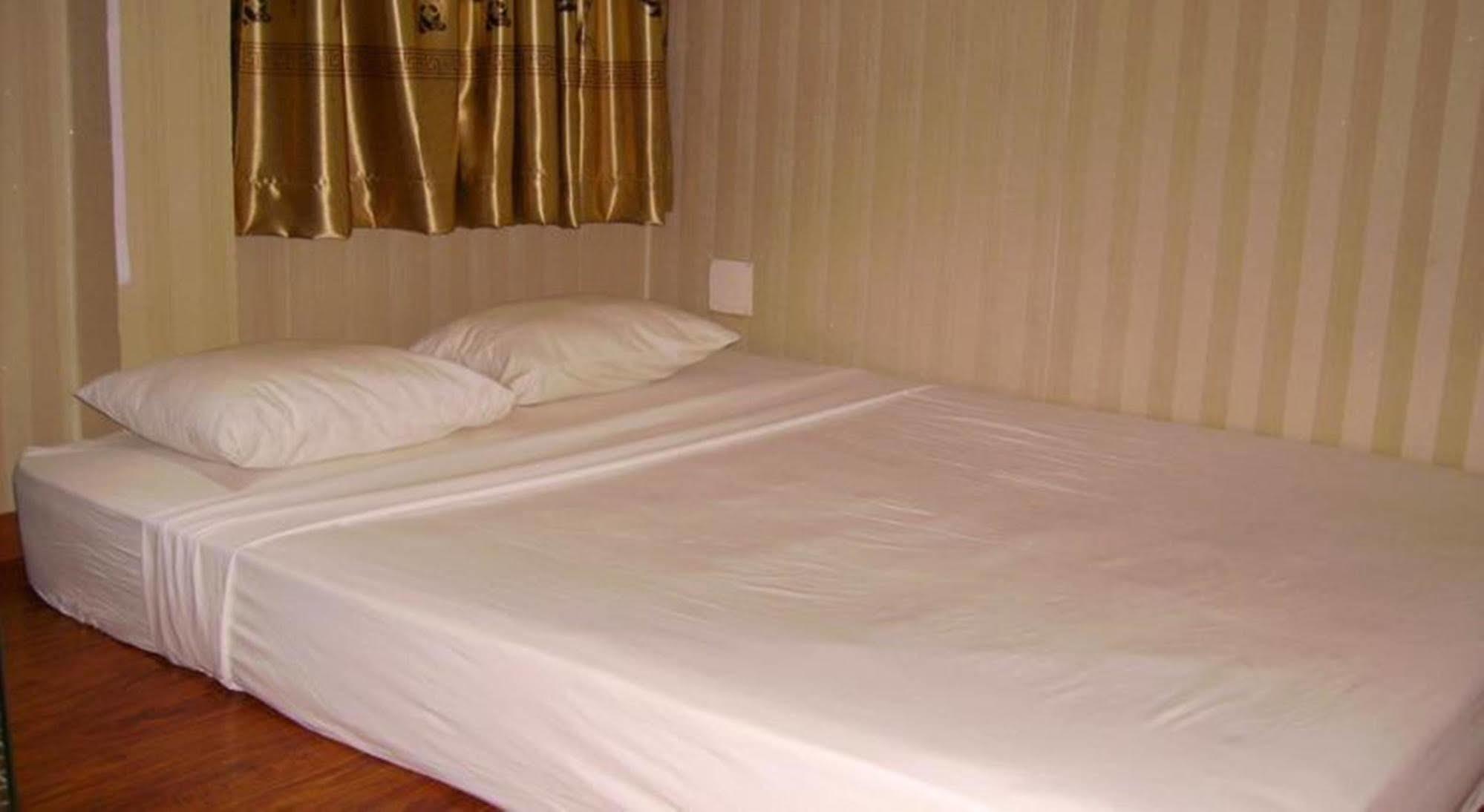 Ha Vy Hotel Ho Chi Minh City Exterior photo