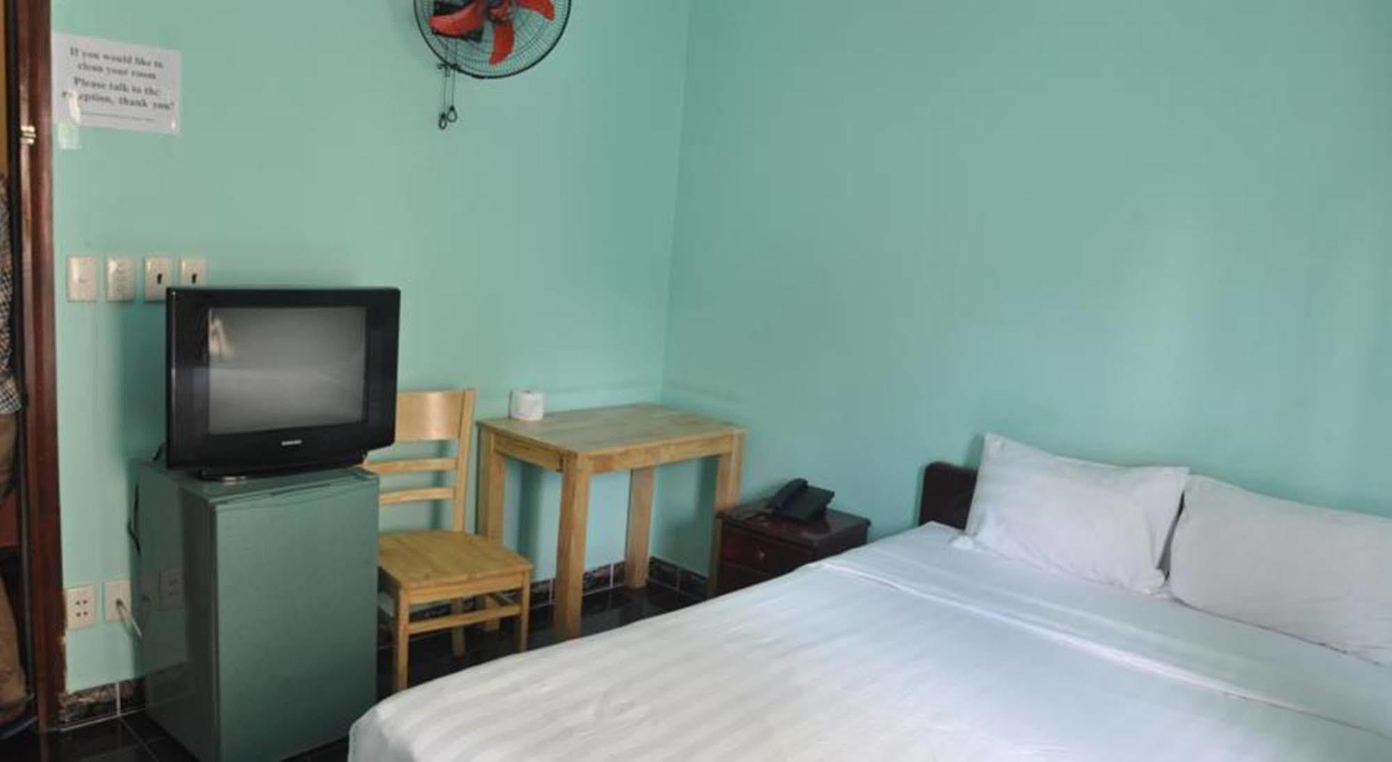Ha Vy Hotel Ho Chi Minh City Exterior photo
