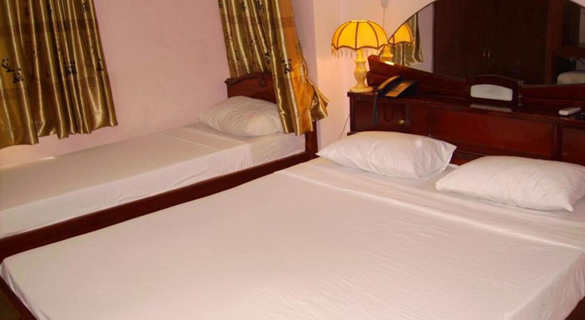Ha Vy Hotel Ho Chi Minh City Exterior photo