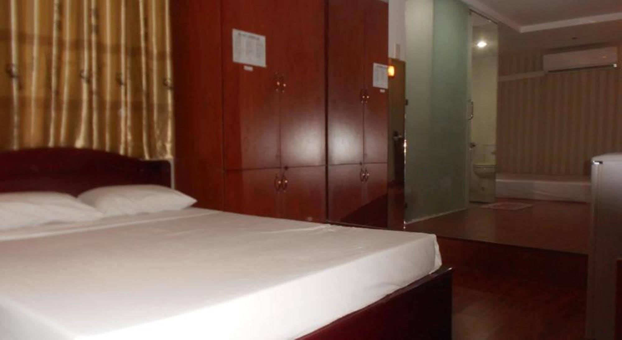 Ha Vy Hotel Ho Chi Minh City Exterior photo
