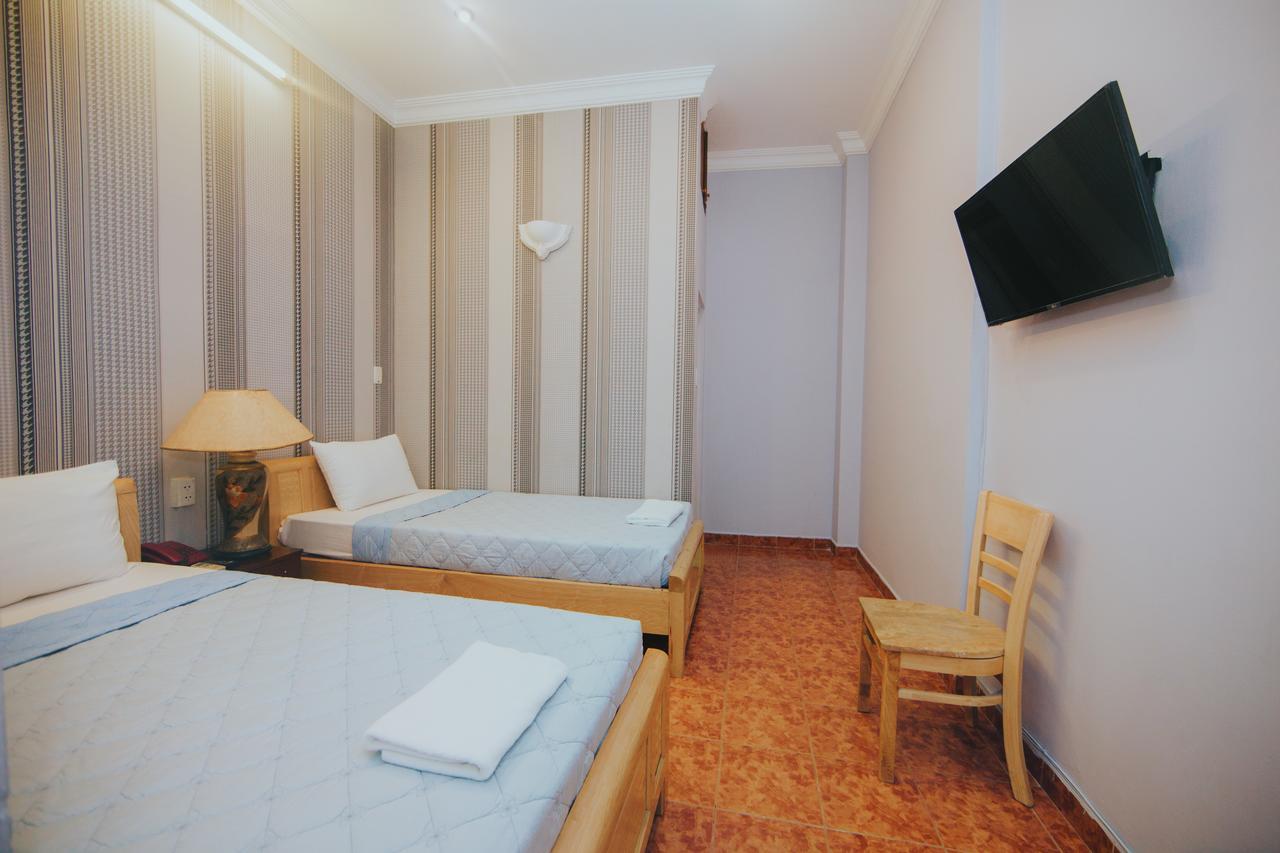 Ha Vy Hotel Ho Chi Minh City Exterior photo