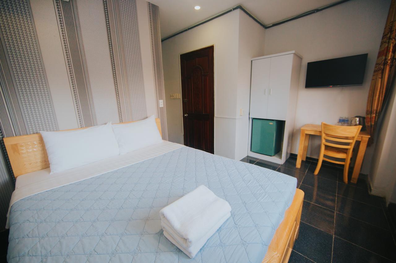 Ha Vy Hotel Ho Chi Minh City Exterior photo