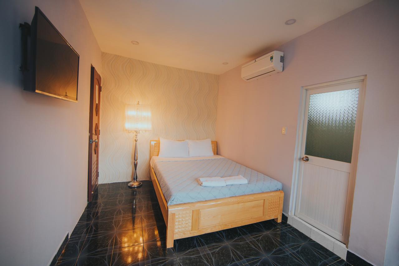 Ha Vy Hotel Ho Chi Minh City Exterior photo